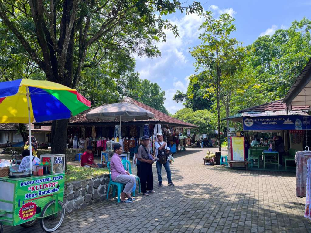 Vendors outside Borobudur