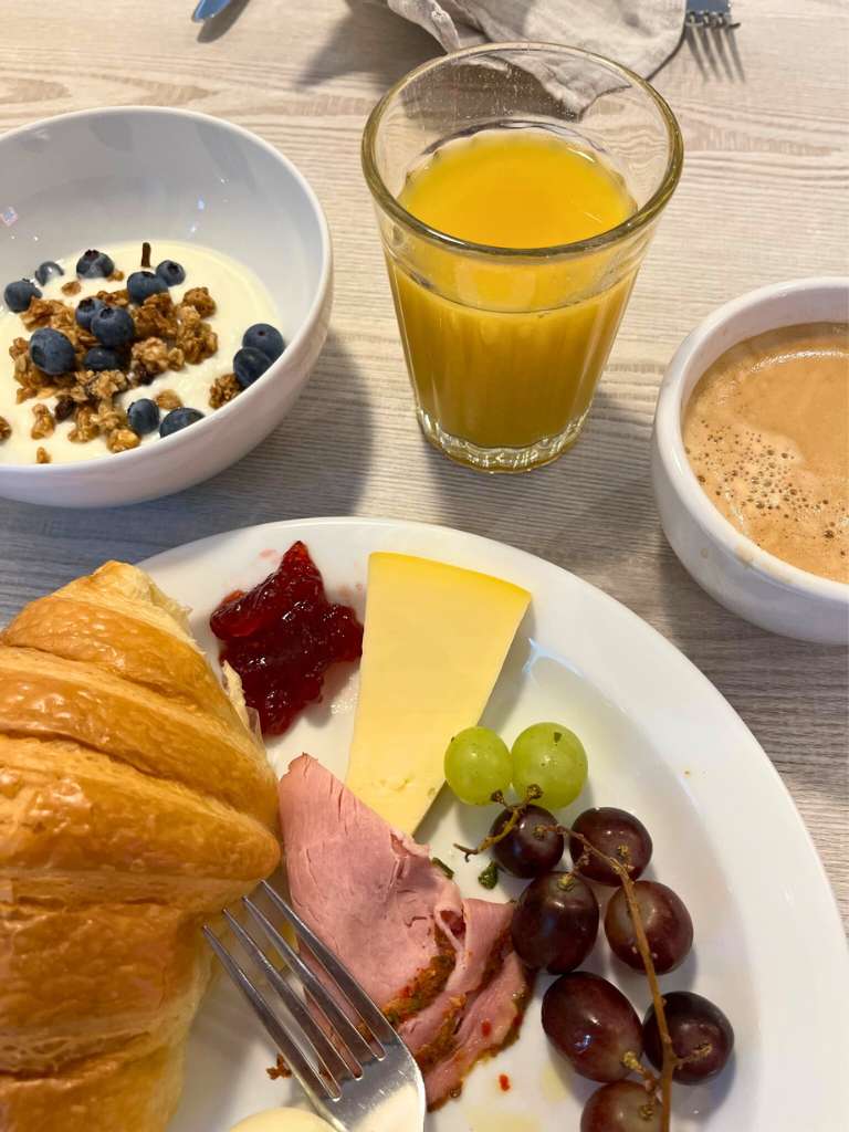 Hotel Central Luzern breakfast with juice