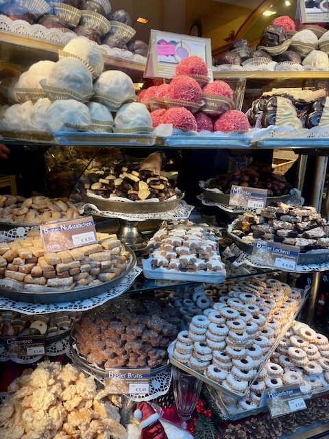 Cafe Gundal desserts