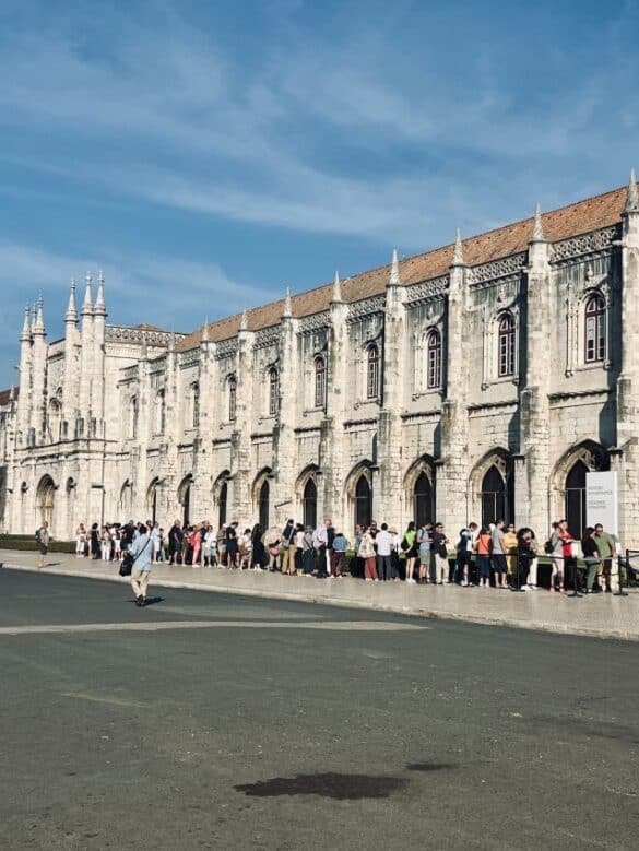 Line outside Jeronimos Monastey