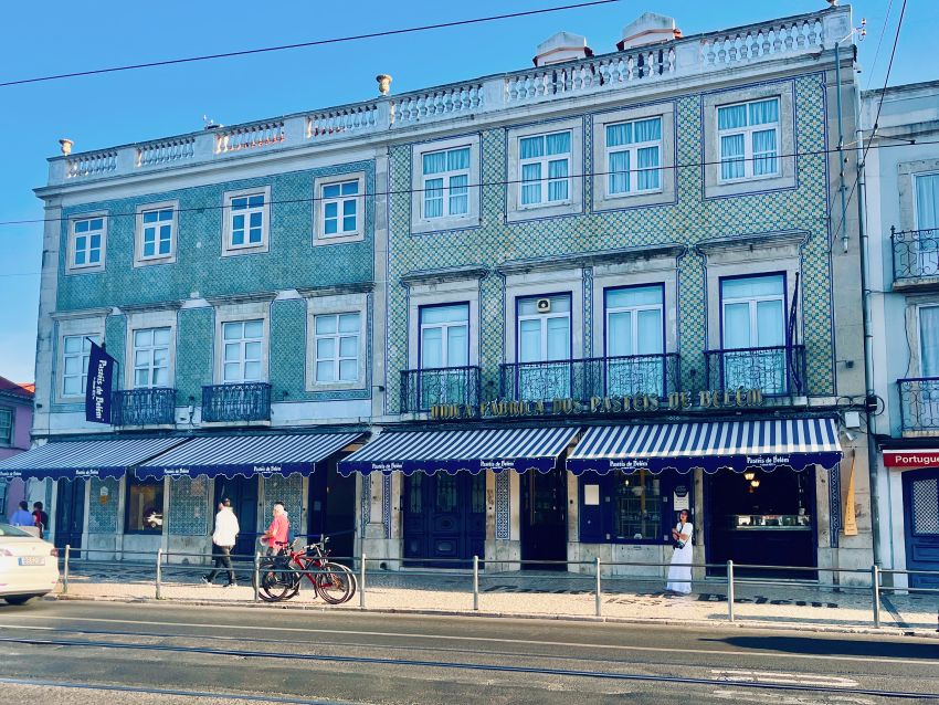 Outside Pasteis de Belem