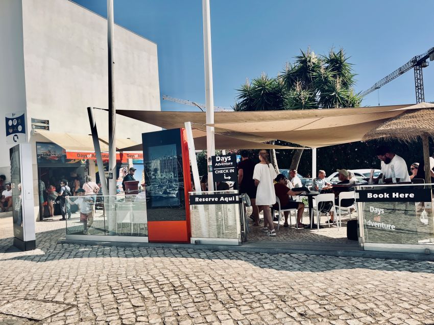 days of adventure kayak booth