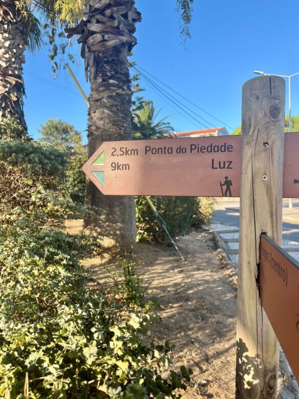 Sign to Ponta da Piedade