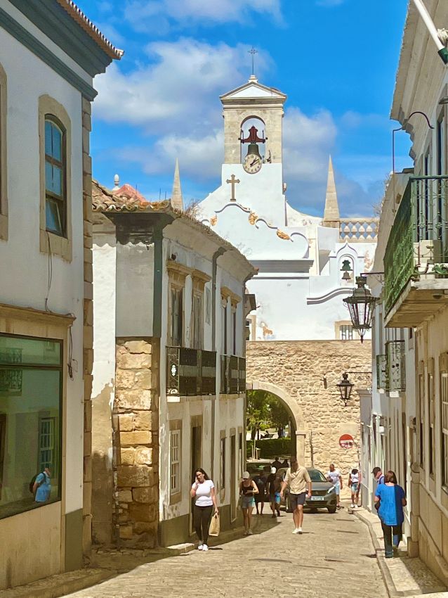 Arco da Vila entrance gate in Faro