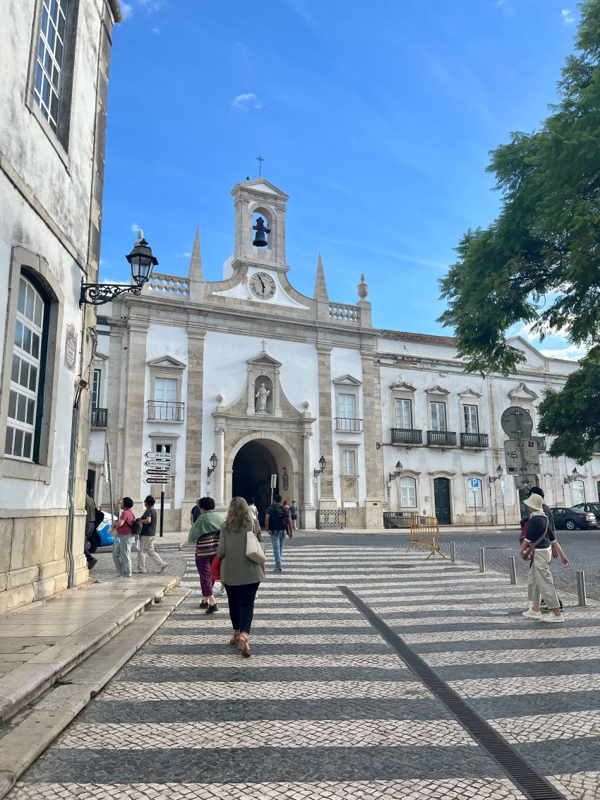 Looking at Arco da Vila from marina