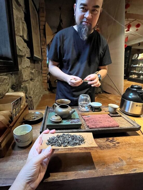 Traditional tea demonstration at Hien Tra Nhi Do Mai in Hue